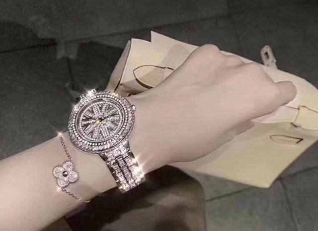 时来运转手表 铺满施.华洛水晶钻 搭配钢带的表带真的超洋气 安利给仙女们
