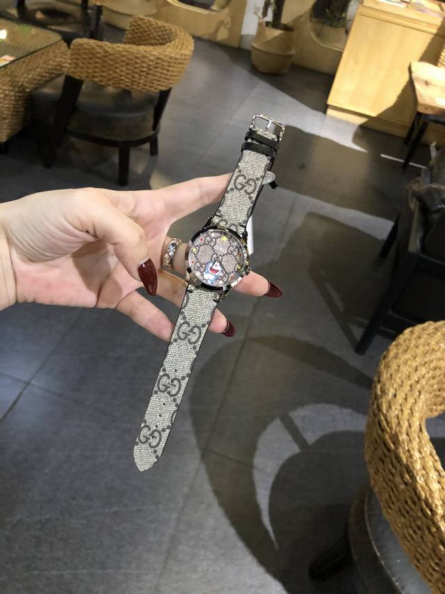 古驰gucci 叮当猫系列 原装同款 进口石英佩戴一款适合自己的手表是很重要的社交搭配 你值得拥有