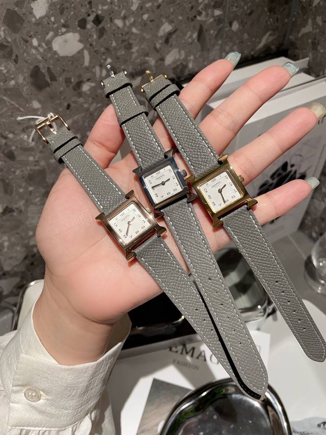 白 金 H家手表 爱马仕经典皮带 去年的销冠 价格不变质量保证 瑞士机芯 还添加了新颜色哦 这个手表真心百搭
