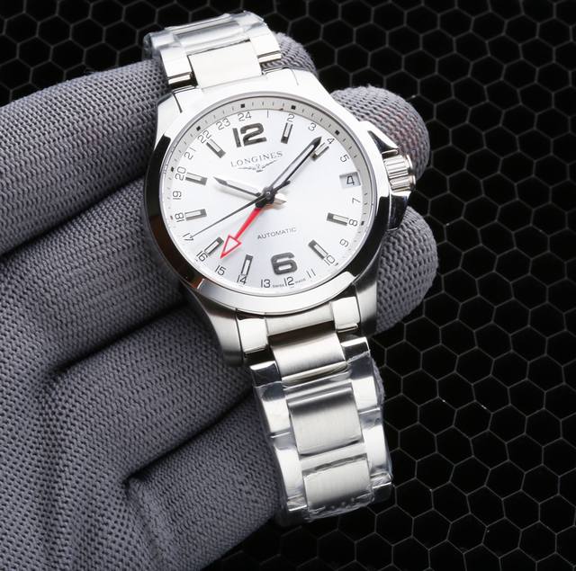 腕表推荐 腕表实拍 浪琴的优雅自是不用多言 这次QS厂将要介绍的并不是浪琴传统的优雅腕表 而是一款颇具运动气息的GMT腕表 就是这一款康卡斯系列L3.687.4