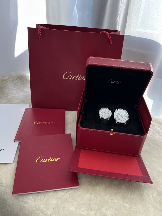 Cartier卡地亚Ronde Must系列石英腕表 第二批回货 上次错过的 可以下单了 全新Ronde Must系列腕表 承袭经典圆形造型以更流畅的表壳 与更