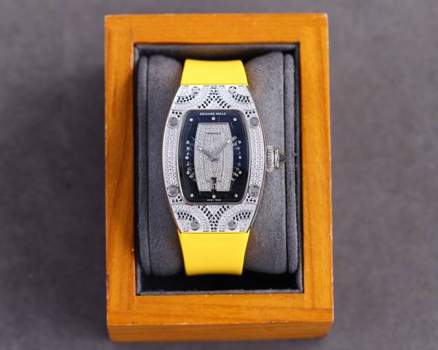 理查德米勒RM007-1表界的女神 女士们梦寐以求的腕表 也被称为 钻石克朗 Richard Mille坚持不懈地追求RM 7的技术完美 专为那些欣赏高端腕表的 - 点击图像关闭