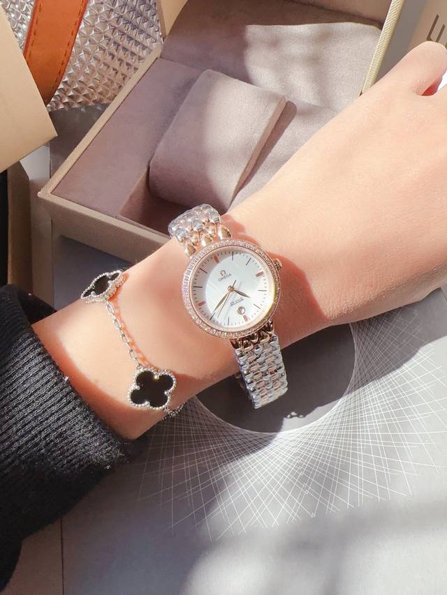 白光 枚金 钻30 升级版OMEGA 欧米茄典雅系列 卓越的惊艳亮相 将华贵珠宝的优雅魅力与卓越时计的精准技术完美结合 露珠 连结成一条光华夺目的表链 流畅的线