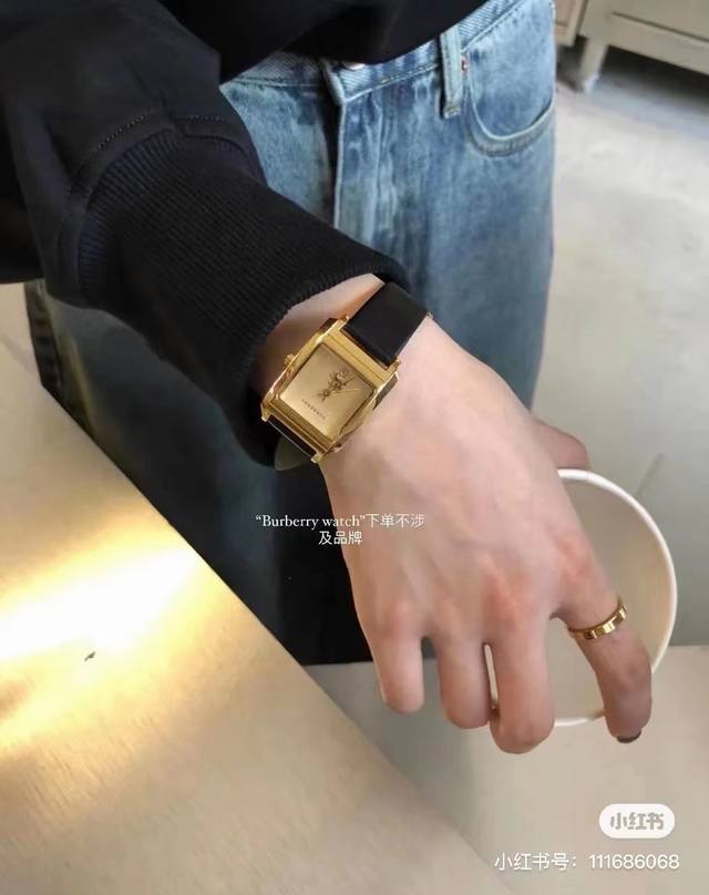 独家发售巴宝莉 Burberry 英伦风。是彰显女士品味的一个好“名片”。佩戴一款适合自己的手表是很重要的社交搭配。burberry手表不仅可以增加那人的