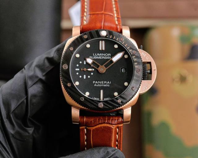 沛纳海 Panerai 弧型镀膜玻璃 44Mm*16Mm 迷彩胶表带搭配原装针扣 全自动机械 一款来自硬汉的手表