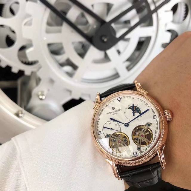 Patek Philippe 百达翡丽43Mm全新系列亮相2023年巴塞尔国际钟表珠宝展 双行陀飞轮设计 双行陀飞轮腕表丰富了品牌的现产腕表系列 此次展出的作品