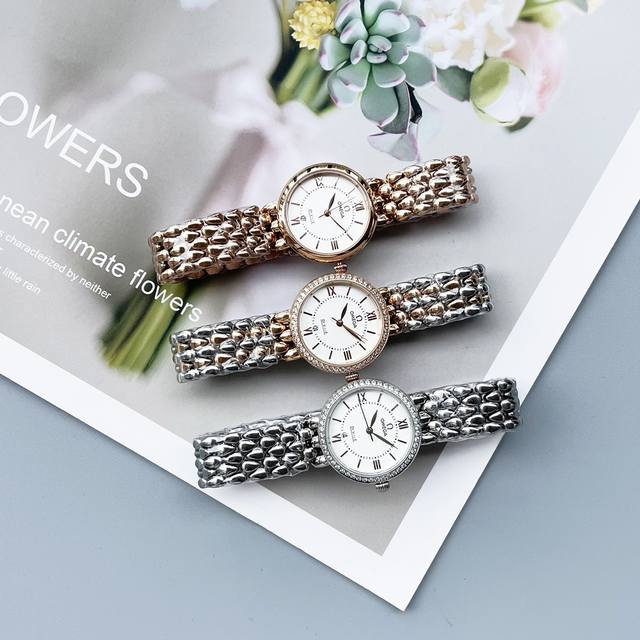 白光 金 钻30升级版omega -欧米茄典雅系列 卓越的惊艳亮相 将华贵珠宝的优雅魅力与卓越时计的精准技术完美结合 露珠 连结成一条光华夺目的表链 流畅的线条