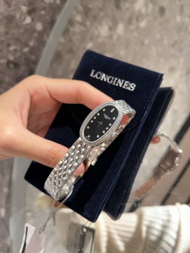 钻圈 浪琴 圆舞曲mini款 一直想买的一款极小极精致的手表 它来啦(尺寸是18X25哟) 2015年瑞士著名钟表制造商浪琴表推出全新圆舞曲系列腕表(Longi
