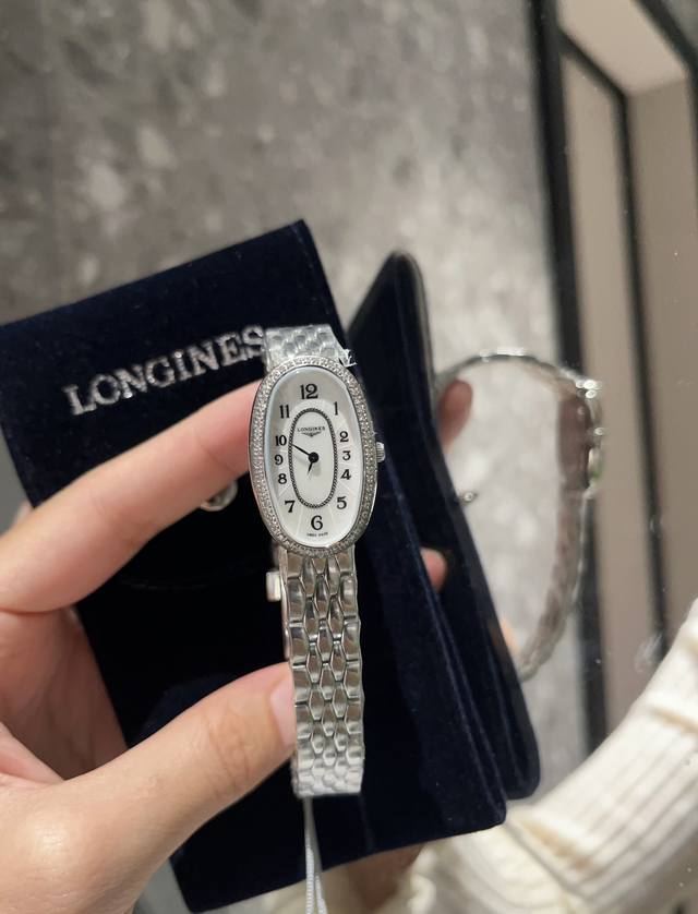 钻圈 浪琴 圆舞曲mini款 一直想买的一款极小极精致的手表 它来啦(尺寸是18X25哟) 2015年瑞士著名钟表制造商浪琴表推出全新圆舞曲系列腕表(Longi - 点击图像关闭