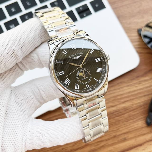 浪琴 圆舞曲mini款 Ddd 一直想买的一款极小极精致的手表 它来啦 尺寸是18X25哟 Ddd 一款专制超薄超小的进口瑞士机芯 Ddd 2015年瑞士著名钟