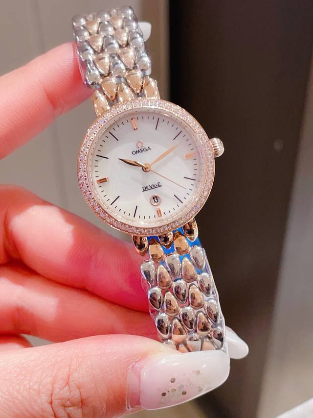 白光 金 钻30 升级版omega -欧米茄典雅系列 卓越的惊艳亮相 将华贵珠宝的优雅魅力与卓越时计的精准技术完美结合 露珠 连结成一条光华夺目的表链 流畅的线