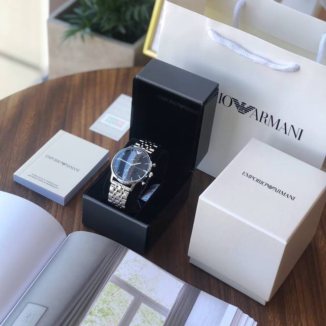 Armani 阿玛尼本年度最火的一块 金城武定制款钢带男士手表型号ar1648银色钢带石英表 表盘直径43Mm 316精钢表带 深邃神秘表盘 秒表盘 矿物质玻璃