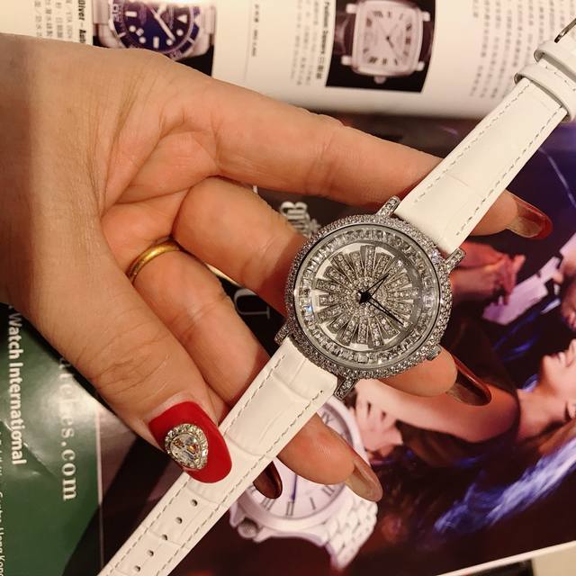 最新爆款小号车轮韩版新款真皮表带女手表时来运转大表盘闪耀水钻防钢带腕表石英表