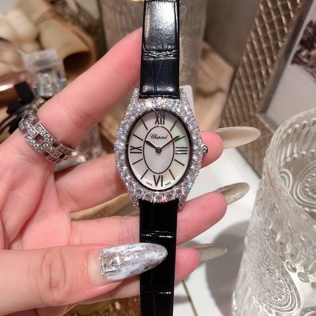 同价 肖邦-Chopard高级珠宝系列，L'Heure Du Diamant系列钻石手表，展现了珠宝镶嵌制作技艺 ，石英机芯 罗马贝壳钻字面，使整体感中独具别样