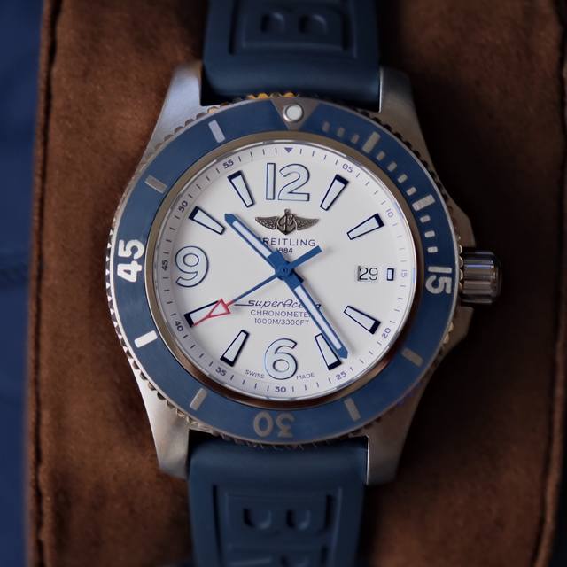 全套包装 最新到现货original Breitling ，原厂正品百年灵超级海洋自动机械腕表，清新多彩且富有运动感，专门为追求腕表卓越性能和现代格调的男士们设