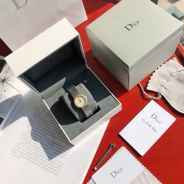 超级硬货到！原单la D De Dior Satine系列高级仙女腕表，生动呈现了迪奥制表的精魂，弥足珍贵的高雅风格。米兰网织工艺精钢表链，超级秀气，完美契合仙 - 点击图像关闭