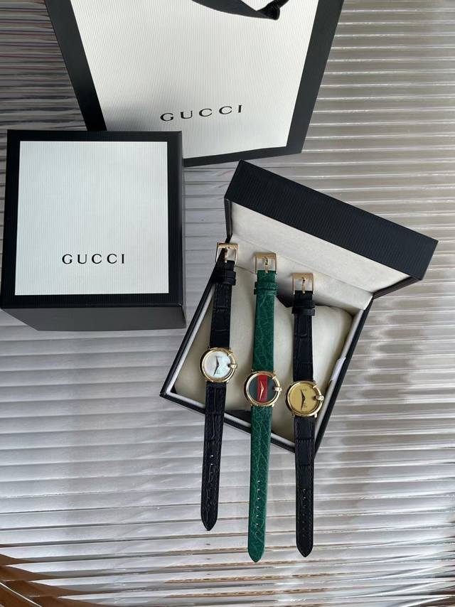 白 金 火爆款 原单品质 Gucci 古奇 来袭此品牌是简约主义的典范，最大特色就是表盘设计，打破千篇一律，简单而富有变化和品味，突出个性是古驰手表给人的特别印
