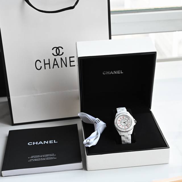 Chanel 作为最有代表性的腕表之一！这几年j12的势头真的是越来越火，买表最重要的就是腕表的颜值，天天都要戴的一块表如果不好看那可不行显然j12是很多人心目