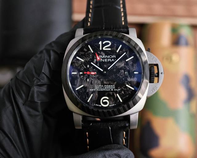 沛纳海 Panerai 弧型镀膜玻璃 44Mm*16Mm 迷彩胶表带搭配原装针扣 全自动机械 一款来自硬汉的手表