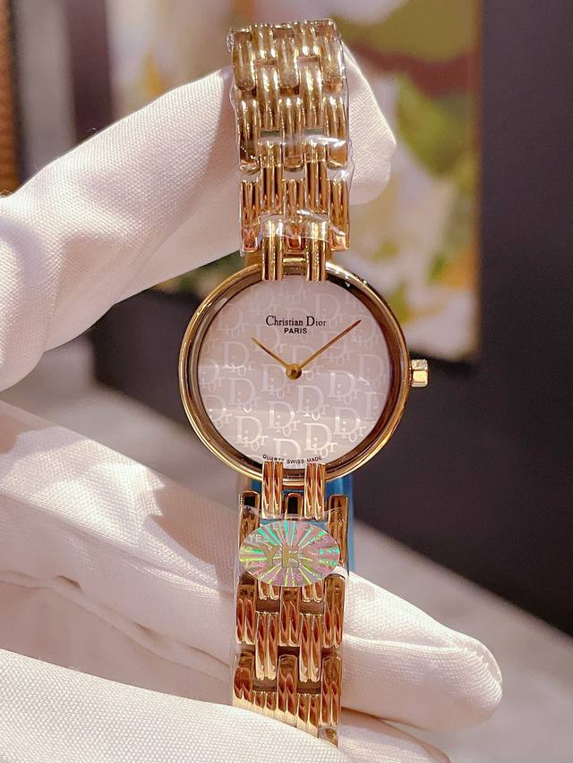 白金同价 日本中古宝藏手表 Dior迪奥时尚魔头女表，上手巨推啊～变盘尺寸28Mm不大不小，简直是女生的最爱是～珍珠贝母面，带上特别显气质～浓浓的中古风