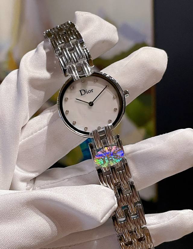 白金同价 日本中古宝藏手表 Dior迪奥时尚魔头女表，上手巨推啊～变盘尺寸28Mm不大不小，简直是女生的最爱是～珍珠贝母面，带上特别显气质～浓浓的中古风
