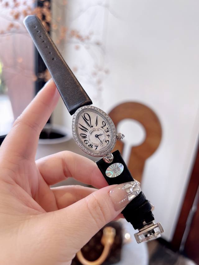 宝玑那不勒斯王后系列reine De Naples高品质女士瑞士石英机芯女表，腕表设计灵感正是来自宝玑大师为那不勒斯王后卡洛琳 缪拉所创制的世界首枚腕表。该系列 - 点击图像关闭