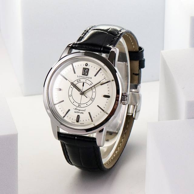 浪琴新的经典复刻系列 这款腕表以浪琴1959年推出的康卡斯系列作品为设计灵感，在保留现代佩戴需求的同时，最大程度上还原了1959年原款腕表的设计，复古风格明显。