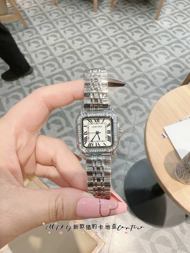 卡地亚 Cartier 猎豹手表，新款 罗马刻度面 华丽而不羁，是panthère De Cartier猎豹所传达的美学风格。它线条流畅，魅惑动人，柔软服帖于腕