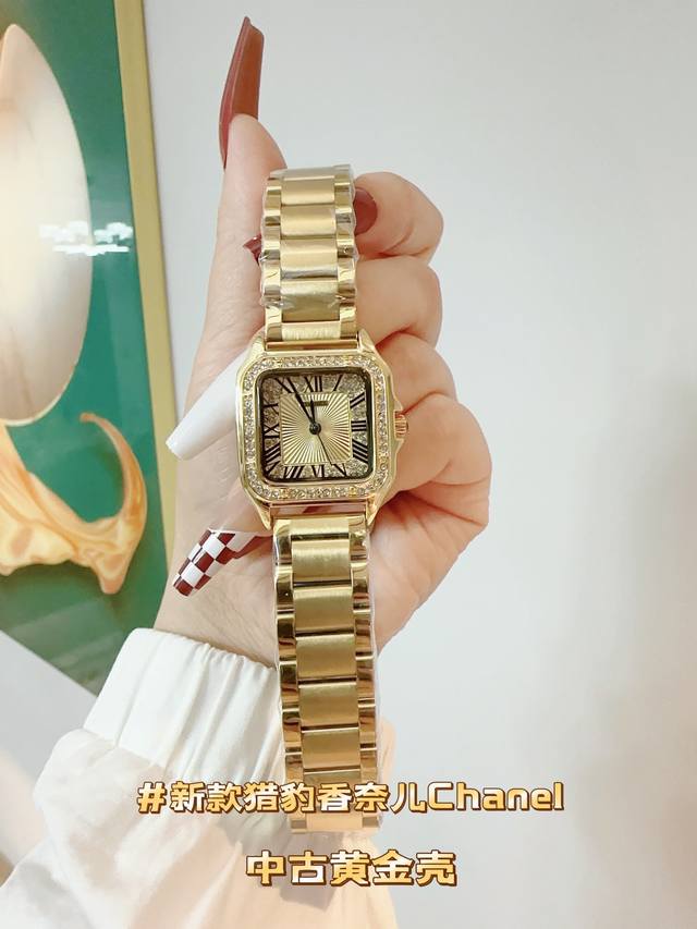 香奈儿chanel 猎豹手表，新款 钻石罗马刻度面 华丽而不羁，是panthère De 猎豹所传达的美学风格。它线条流畅，魅惑动人，柔软服帖于腕间，宛若在肌肤