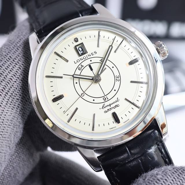 白 玫 浪琴新的经典复刻系列 这款腕表以浪琴1959年推出的康卡斯系列作品为设计灵感，在保留现代佩戴需求的同时，最大程度上还原了1959年原款腕表的设计，复古风