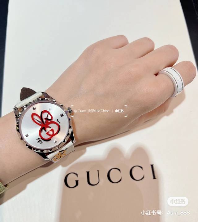 原单厂gucci G- Timeless 系列w碗表，为了庆祝兔年，品牌推出色彩靓丽的全新设计腕表，表盘直径为38 Mm，精钢表壳，玻璃上饰有gucci兔子印花