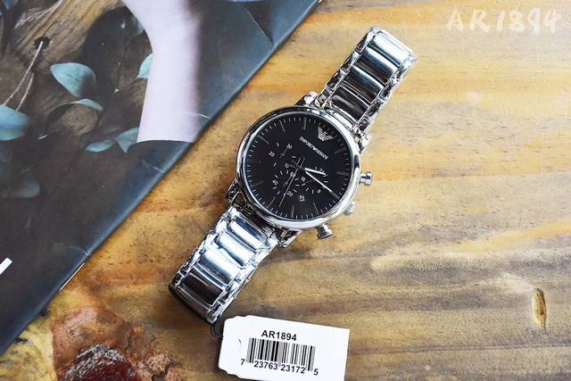 品牌：阿玛尼实拍 Armani 经典铸就 风尚绅士 商务精英范 类型：新款潮流商务男士石英腕表 型号：Ar1894 指针：时，分，秒，3小秒 表面：黑色字面 表