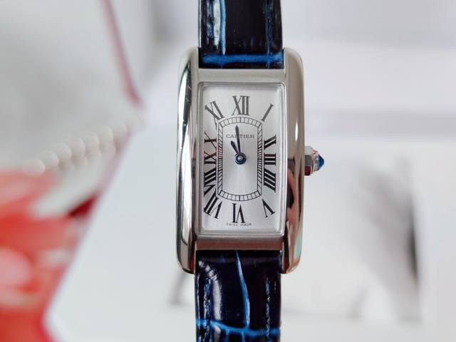 白壳 玫瑰金 钻+30 卡地亚-Cartier Tank Américaine腕表，小号表款，采用蓝宝水石晶镜面，瑞士石英机芯。原版开模，精钢表壳，八角形表冠，