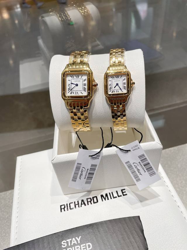 白 金 钻 30 卡地亚 猎豹手表，新款 无刻度面 华丽而不羁，是panthère De Cartier猎豹所传达的美学风格。它线条流畅，魅惑动人，柔软服帖于腕 - 点击图像关闭