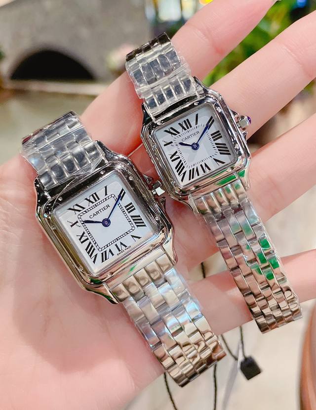 白 金 钻 20卡地亚 猎豹手表，新款 无刻度面 华丽而不羁，是panthère De Cartier猎豹所传达的美学风格。它线条流畅，魅惑动人，柔软服帖于腕间