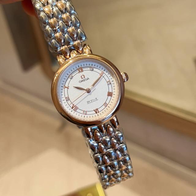 白钢 . 钻+30 Omega欧米茄 时尚女士石英腕表，女神范十足的一款手表，超强时尚设计理念，进口石英机芯，顶级镀膜玻璃镜面，尺寸28Mm， 实物拍摄 品质如