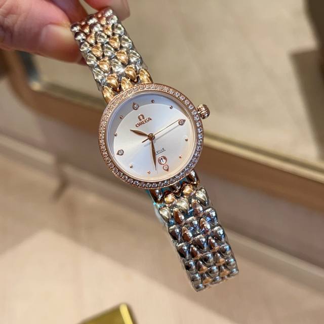 白钢 . 钻+30 Omega欧米茄 时尚女士石英腕表，女神范十足的一款手表，超强时尚设计理念，进口石英机芯，顶级镀膜玻璃镜面，尺寸28Mm， 实物拍摄 品质如