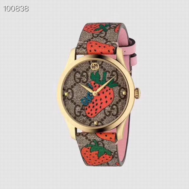 古驰-Gucci G-Timeless 系列腕表，2020新品主推草莓印花打造的腕表，表盘中央饰以一个被咬去一口的草莓图案，残缺处点缀蓝色的 Gucci 标识令