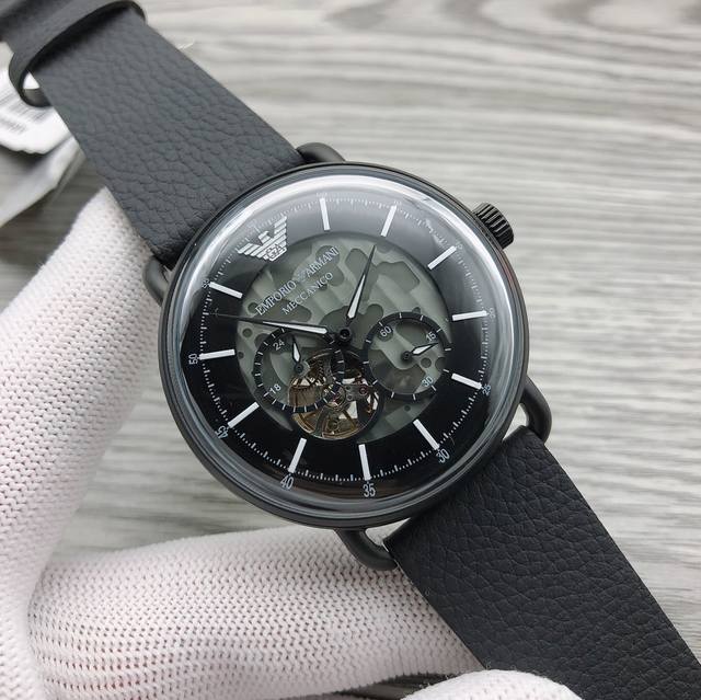 品牌：Emporio Armani／阿玛尼 型号：Ar60028 机芯种类：全自动机械表手表 种类：男表 表盘形状：圆形 锅盖玻璃 夜光指针显示 表扣：针扣 表