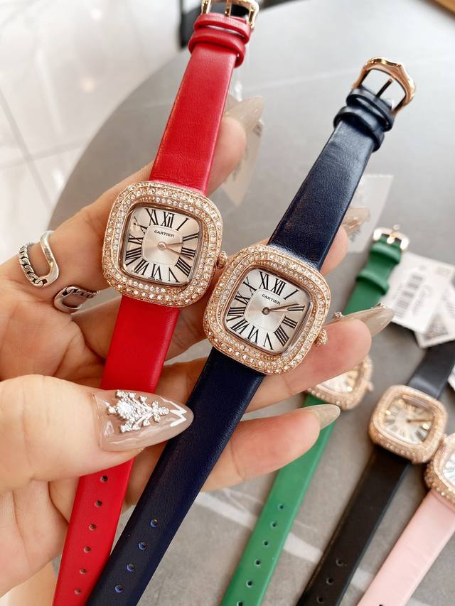 白金壳 玫瑰金 2022年最新款，热卖爆款 卡地亚-Coussin系列 Coussin De Cartier 腕表，小号表款，进口石英机芯。原版开模，精钢表壳，